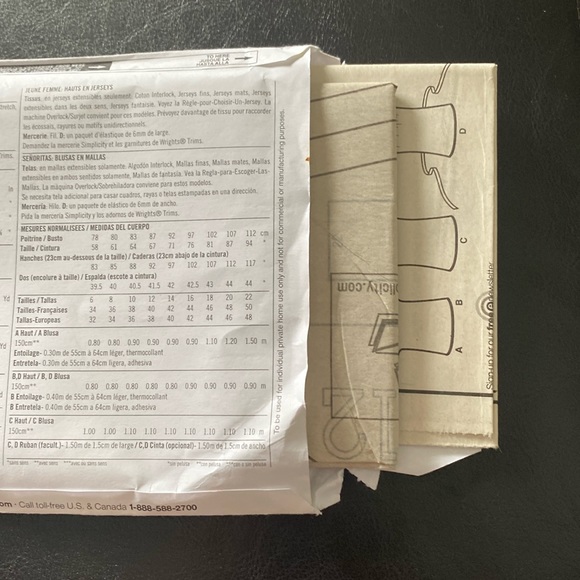 Simplicity 3753 knit top uncut sewing pattern - Picture 3 of 4